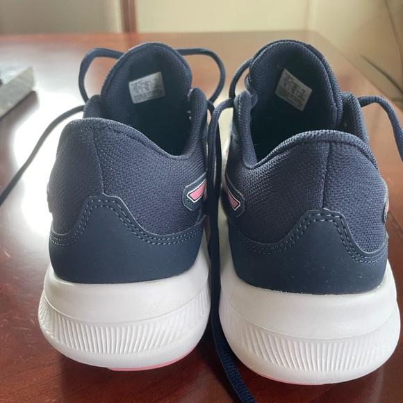 Ladies Sz 7 ASICS Runners - Picture 9 of 13